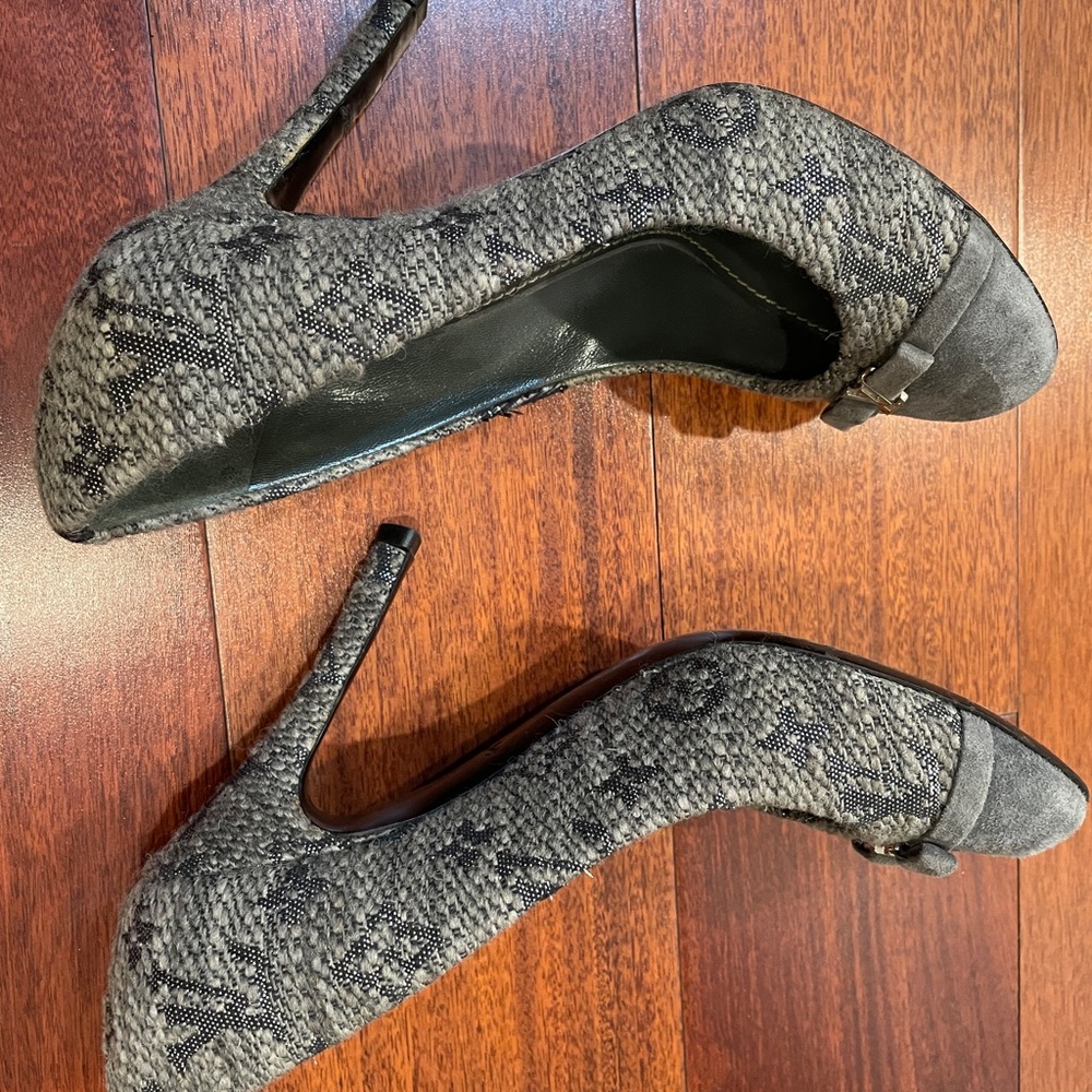 Louis Vuitton Gray Heels with Intricate Detailing and Stiletto Design - Picture 3 of 15